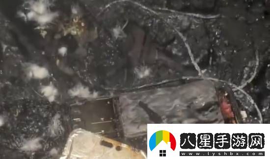 女子睡覺時充電中的手機突然爆炸導致二度燒傷