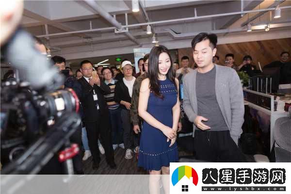 丁磊柳巖驚喜現(xiàn)身終結(jié)者2！跳傘開(kāi)黑燃爆戰(zhàn)場(chǎng)