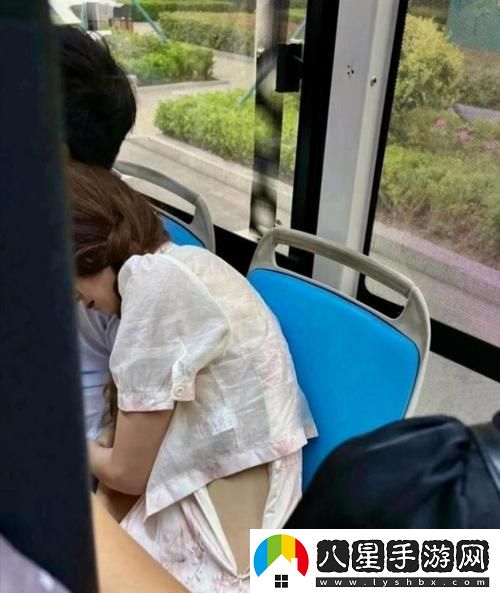 公交車上忘穿內(nèi)褲被c好爽